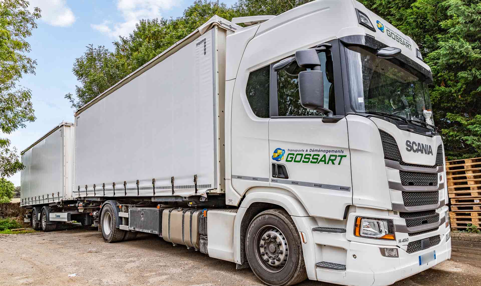 Camion poids lourd Gossart Blanc avec deux remorques